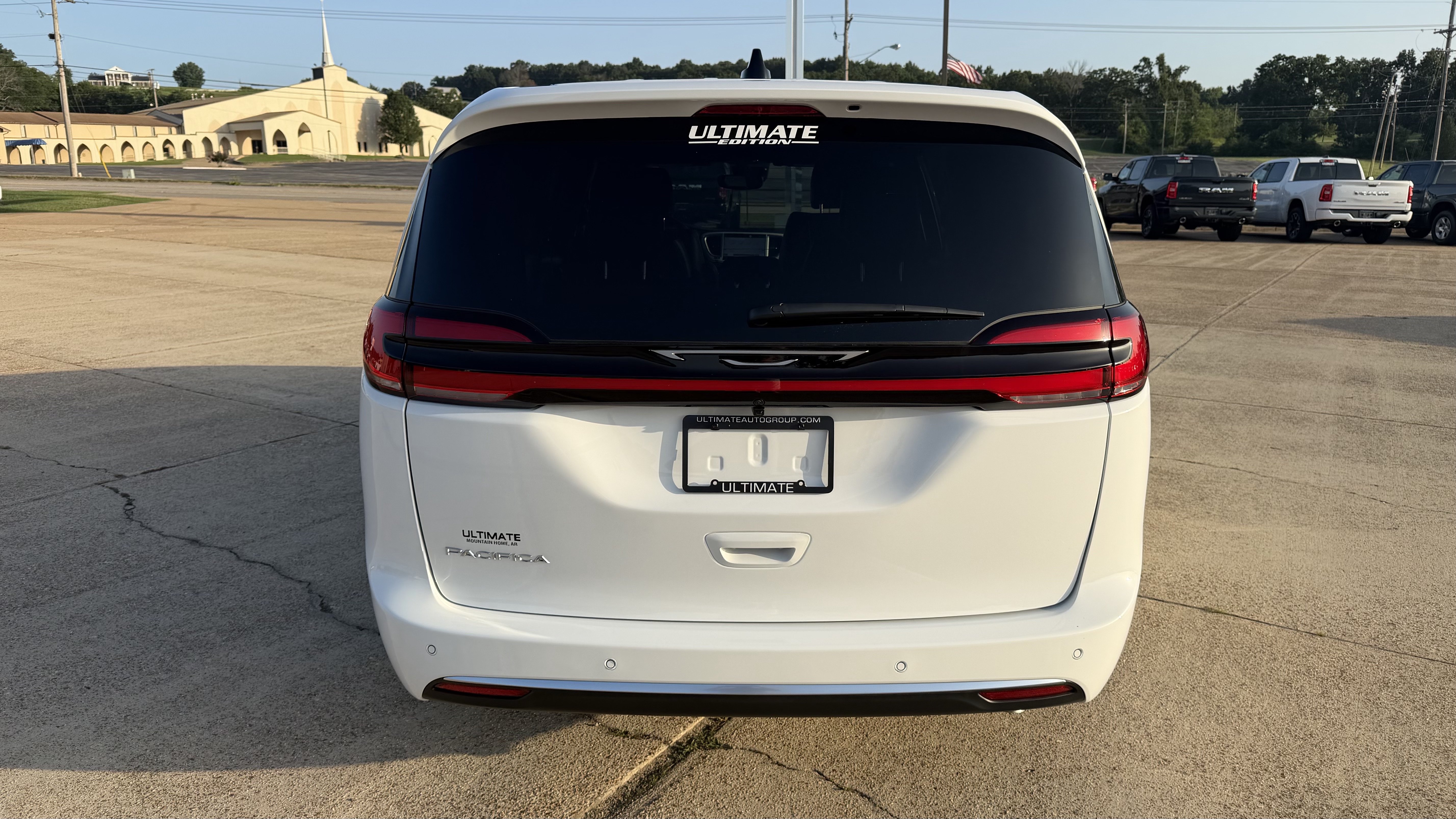 New 2027 Chrysler Pacifica Select w/ Family Tech Group FWD image 7