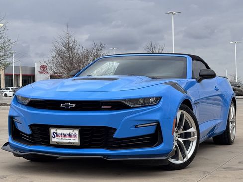 Used 2023 Chevrolet Camaro SS w/ Design Package 1 image 2