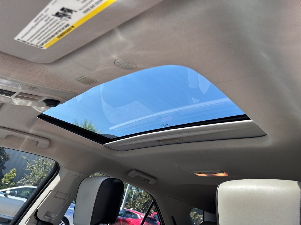 Used 2017 Chevrolet Equinox Premier w/ Enhanced Convenience Package FWD image 10
