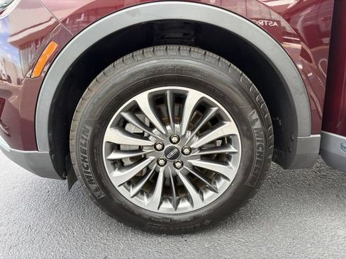 Used 2022 Lincoln Nautilus FWD w/ Premium Package image 30