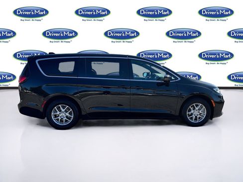 Used 2025 Chrysler Pacifica Select FWD image 8