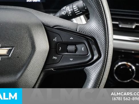 Used 2025 Chevrolet Trax LT FWD image 27