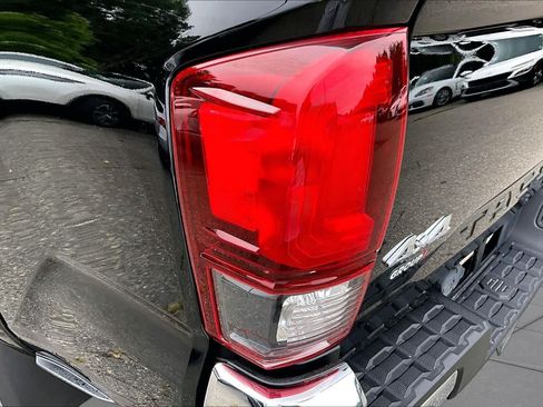 Certified 2022 Toyota Tacoma SR5 AWD/4WD image 26