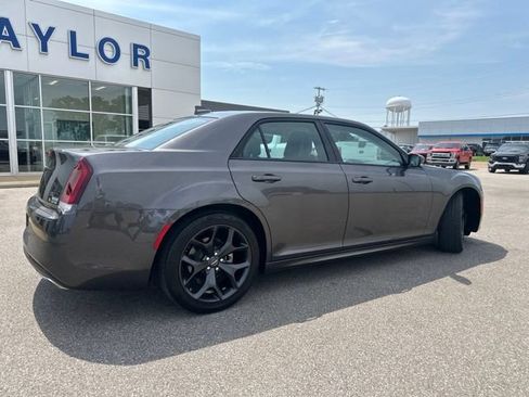 Used 2023 Chrysler 300 Touring L w/ Safetytec Plus Group RWD image 17
