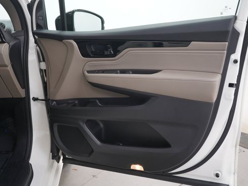 Used 2018 Honda Odyssey Elite image 9