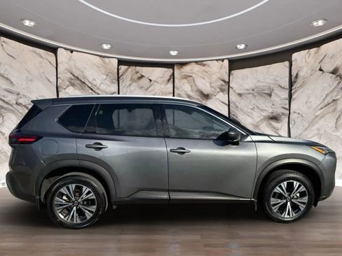 Used 2021 Nissan Rogue SV w/ Premium Package image 12