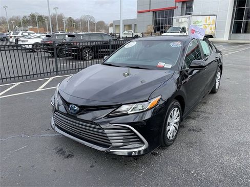 Used 2023 Toyota Camry LE image 4