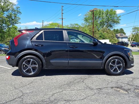 Used 2023 Kia Niro LX FWD image 7