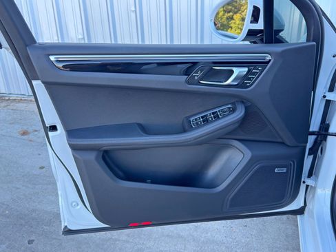 Used 2023 Porsche Macan image 44