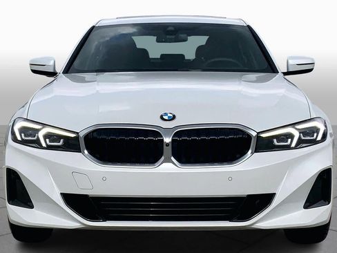 Used 2025 BMW 330i Sedan image 4