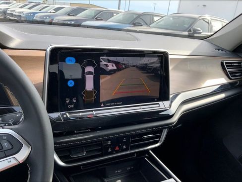 Used 2024 Volkswagen Atlas SE FWD image 20