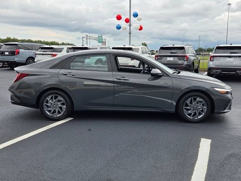 Used 2024 Hyundai Elantra SEL FWD image 13