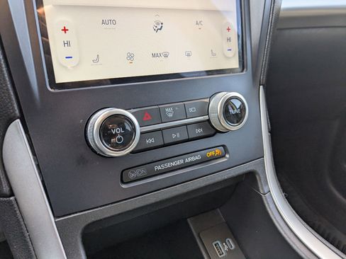 Used 2022 Ford Edge SEL image 17