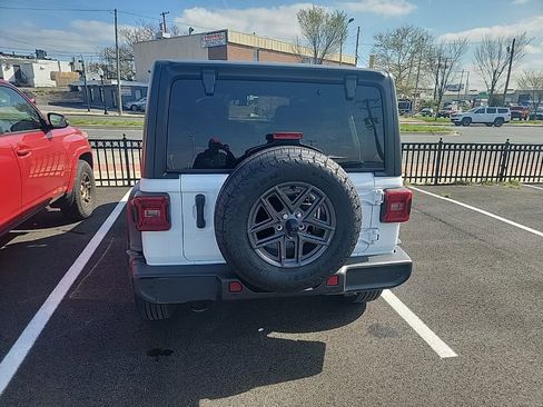 Used 2024 Jeep Wrangler Sport S image 5