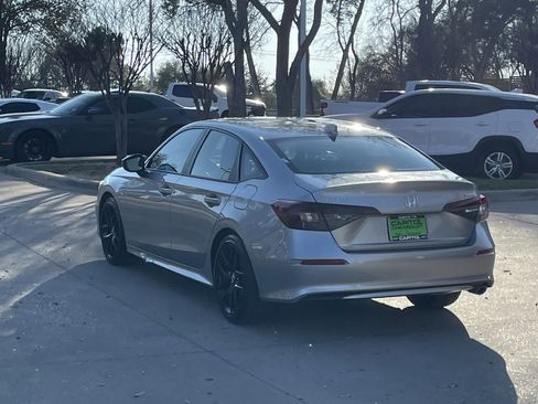 Used 2025 Honda Civic Sport image 4