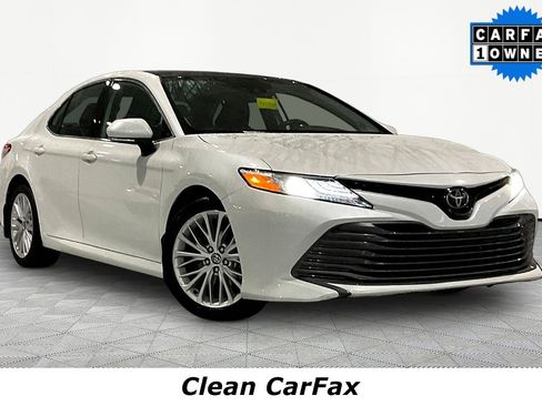 Used 2020 Toyota Camry XLE FWD image 3