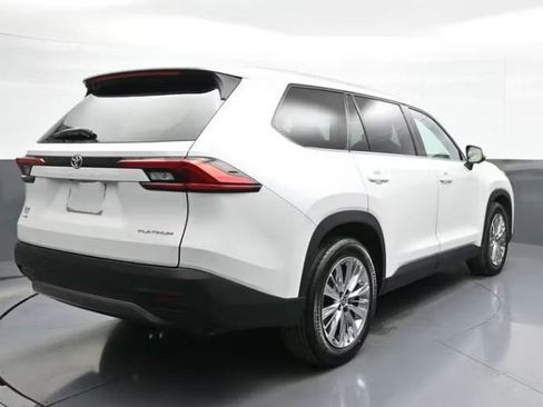 Used 2024 Toyota Grand Highlander AWD image 8