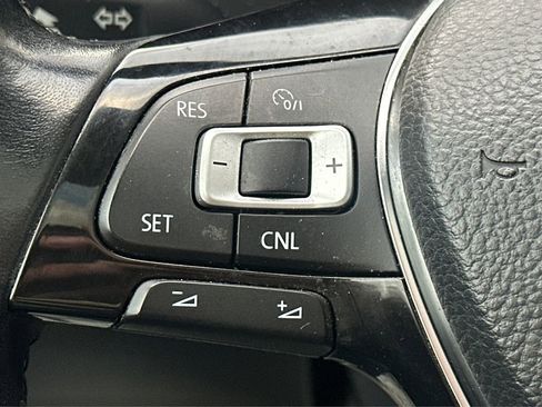 Used 2015 Volkswagen Jetta SE image 32