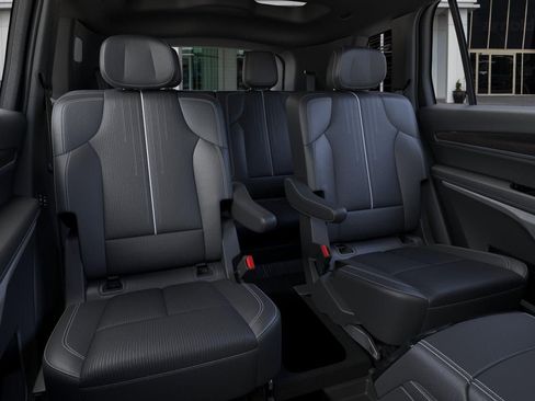 New 2026 Cadillac Vistiq Premium Luxury w/ LPO, Floor Liner Package AWD/4WD image 17