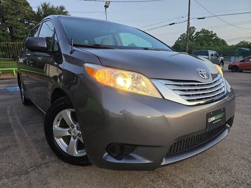 Used 2012 Toyota Sienna LE FWD image 67