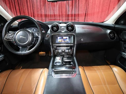 Used 2017 Jaguar XJ R-Sport AWD/4WD image 15