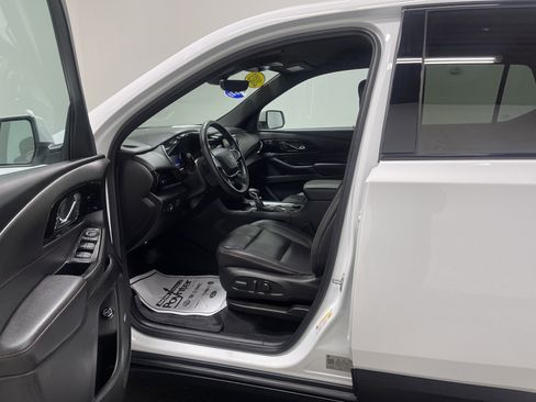 Used 2023 Chevrolet Traverse RS image 9