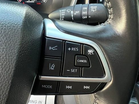 Used 2025 Toyota Highlander XSE image 18