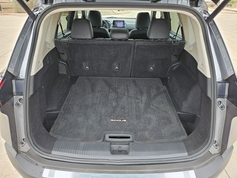 Used 2021 Nissan Rogue SV w/ Premium Package image 25