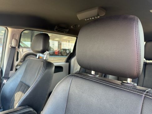 Used 2019 Dodge Grand Caravan SXT FWD image 12