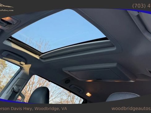 Used 2016 Toyota Sienna SE Premium image 24