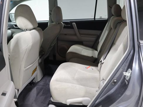 Used 2013 Toyota Highlander Plus AWD/4WD image 18