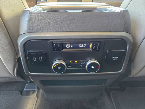 Used 2018 Ford Expedition XLT w/ Equipment Group 202A AWD/4WD image 16