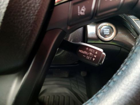 Used 2018 Toyota Avalon XLE image 11