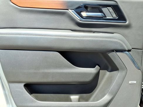 Used 2025 GMC Yukon XL Denali RWD image 23