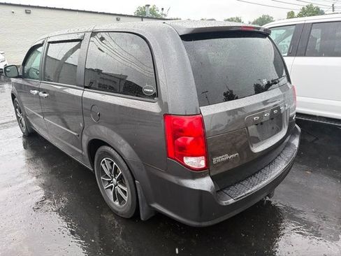 Used 2019 Dodge Grand Caravan SXT w/ Driver Convenience Group FWD image 6