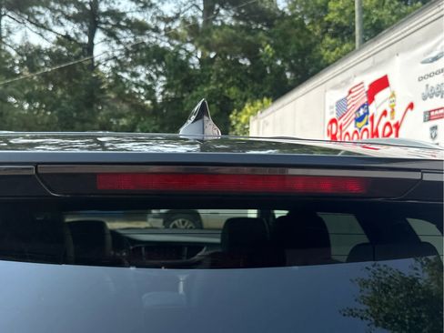 Used 2022 Buick Enclave Essence w/ Experience Buick Package image 22