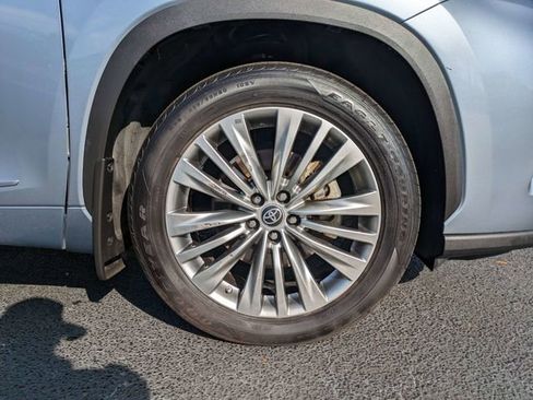 Used 2021 Toyota Highlander Platinum image 11