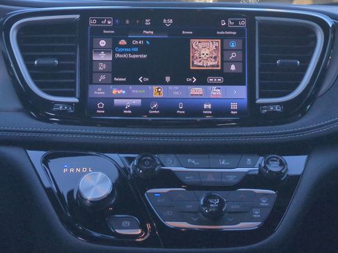 Certified 2025 Chrysler Pacifica Select image 17