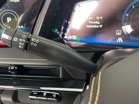 Used 2024 Chevrolet Corvette Stingray Premium Cpe w/ Z51 Performance Package RWD image 8