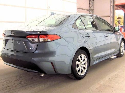 Used 2022 Toyota Corolla LE FWD image 2
