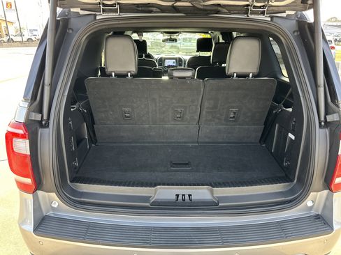 Used 2021 Ford Expedition XLT image 19