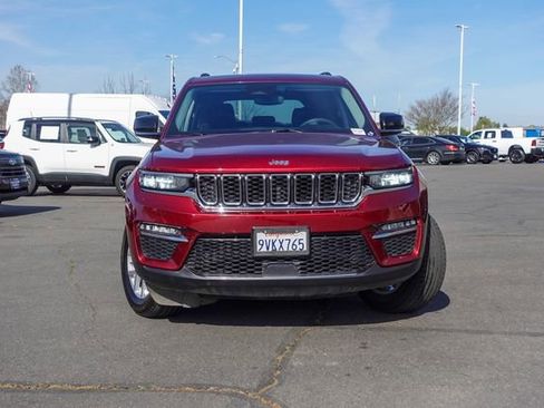 Used 2023 Jeep Grand Cherokee Limited image 2