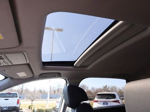 Used 2022 Honda CR-V EX-L image 9