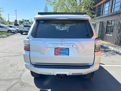 Used 2021 Toyota 4Runner SR5 AWD/4WD image 4