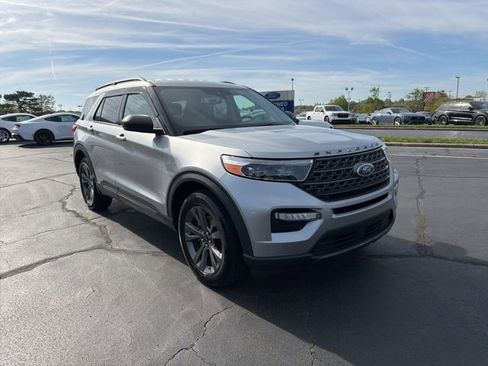 Certified 2021 Ford Explorer XLT w/ Equipment Group 202A AWD/4WD image 1
