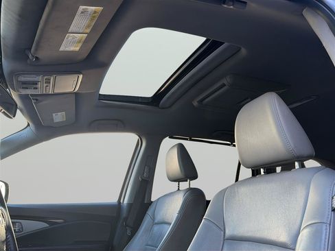 Used 2018 Honda Pilot Touring image 15