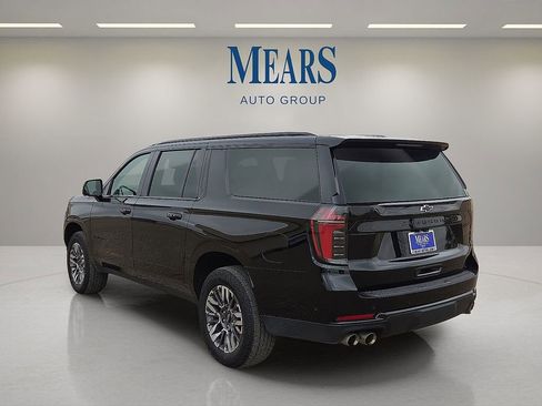 Used 2025 Chevrolet Suburban Z71 AWD/4WD image 3