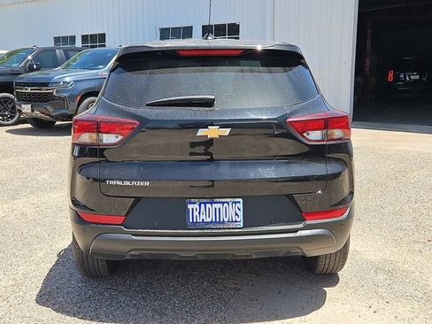 Certified 2025 Chevrolet TrailBlazer LS w/ LS Convenience Package FWD image 39