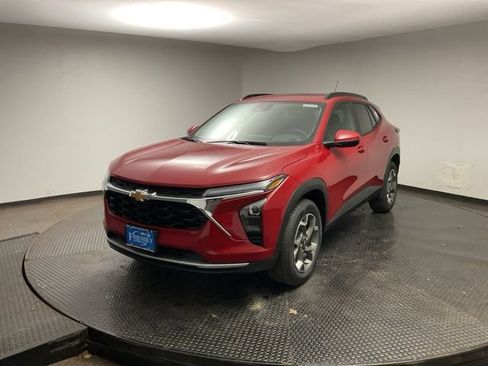 New 2026 Chevrolet Trax LT image 3