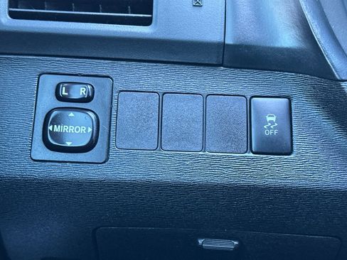 Used 2014 Toyota Venza LE image 30